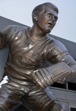 MONTREAL QUEBEC CANADA 01 22 2019 Çan Merkezi önünde Maurice Richard 'ın heykeli. 
