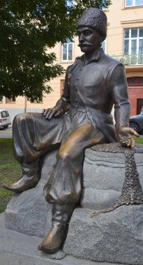 LVIV UKRAINE 09 09 09 17: Jerzy Franciszek Kulczycki 'nin heykeli Polonyalı bir asilzade ve diplomattı. 1683 Viyana Savaşı 'ndaki eylemleri için. 1683 'te şehrin ilk kafesi açılacak.