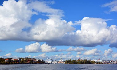 HELSINKI FINLAND 09 25 2015: Helsinki Finlandiya 'nın en büyük ve başkentidir. Finlandiya 'nın güneyinde, Uusimaa bölgesinde, Finlandiya Körfezi kıyısında yer alır..