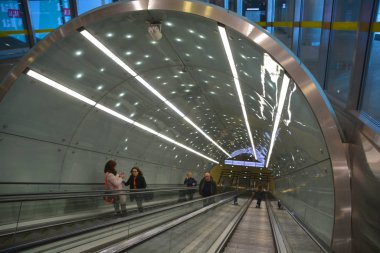WARsaw POLAND 09: 17: PGE Narodowy veya National Stadium, geri çekilebilir bir futbol stadyumu. Daha çok futbol maçlarında ve Polonya Millî Futbol Takımı 'nın ev sahibi olduğu stadyumdur..