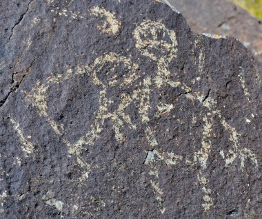 Petroglyph Ulusal Anıtı, Kuzey Amerika 'nın en büyük petrol sahalarından birini koruyor. Volkanik kayalara Amerikan ve İspanyol yerleşimciler Albuquerque, New Mexico