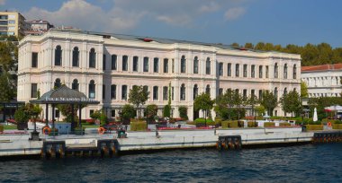 İSTANBUL TURKEY ECTOBER 04: İstanbul Boğazı 'ndaki Four Seasons Istanbul, 19. yüzyılın yenilenmiş bir Osmanlı sarayında, İstanbul Boğazı' nın Avrupa kıyılarında yer almaktadır.