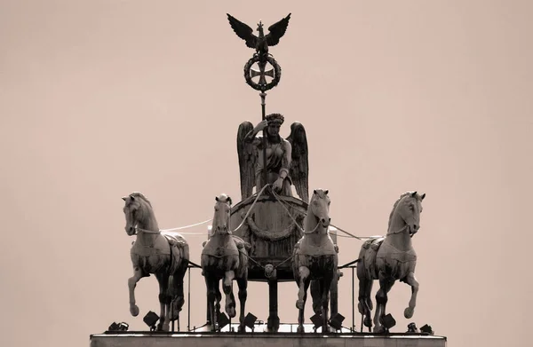 Berlim Alemanha Portão Brandemburgo Monumento Neoclássico Século Xviii Berlim Construído — Fotografia de Stock