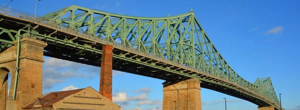 蒙特里加尔卡那达02 2019 雅克卡地亚大桥 Jacques Cartier Bridge 是一座横跨圣劳伦斯河的钢架悬臂桥 位于加拿大魁北克蒙特利尔 — 图库照片