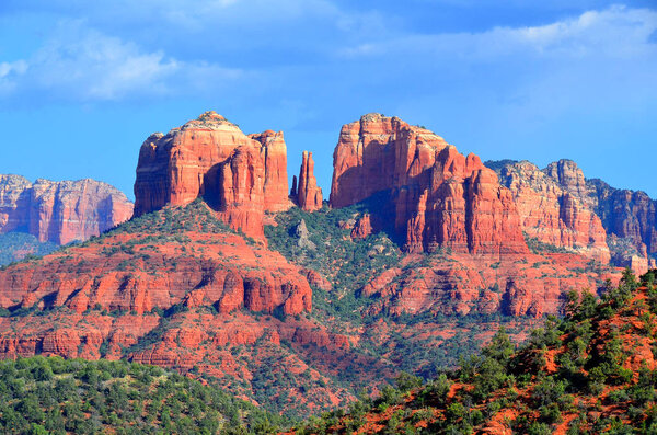 Sedona park straddles the county in the northern Verde Valley region of the U.S. state of Arizona. Sedona's main attraction is its array of red sandstone formations 