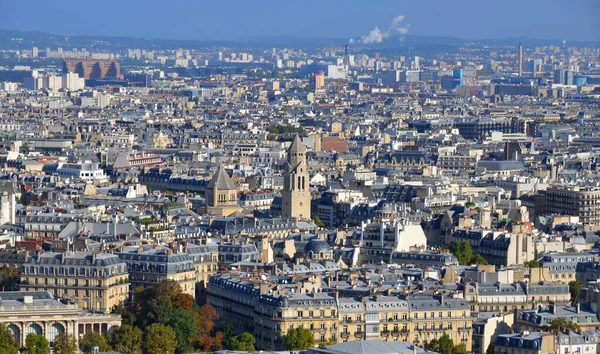 パリフランス10月16日 エッフェル塔からのパリの鳥の目の景色 パリには2 249 975の人口がありますが 首都圏はヨーロッパで最大の人口センターの1つです — ストック写真