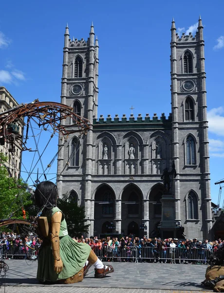 Montréal Québec Canada Petite Fille Géante Qui Dort Devant Église — Photo