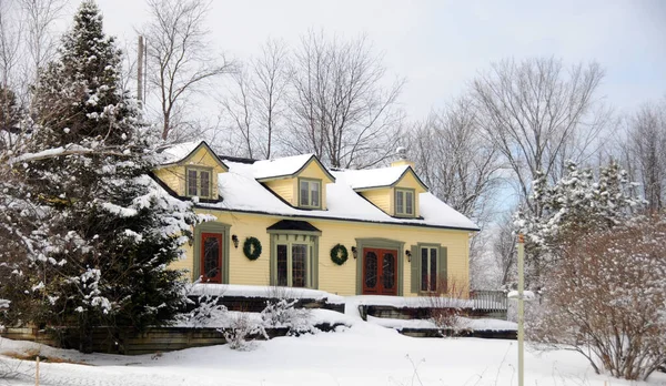 Verschneites Haus Zur Wintersaison — Stockfoto