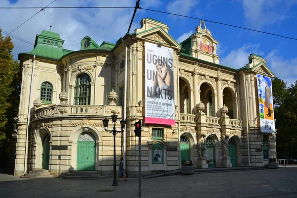 Riga Latvia 라트비아 국립극장은 1899 년부터 1902 년까지 건축가 August — 스톡 사진