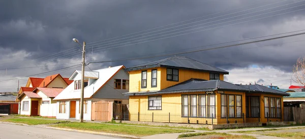 Piertos Natales Patagonia Children 纳塔莱斯港典型的巴塔哥尼亚式住宅是智利巴塔哥尼亚的一个城市 位于智利的最南端 纳塔莱斯港是该省唯一的城市 — 图库照片