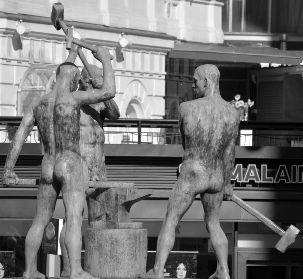 Helsinki Finland Three Smiths Statue Een Sculptuur Van Felix Nylund — Stockfoto