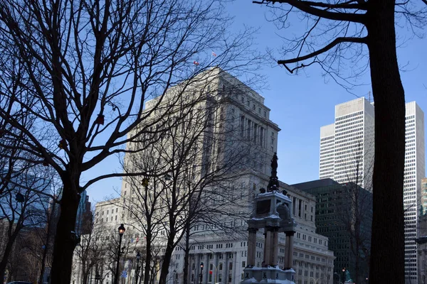 MONTREAL QUEBEC CANADA 01 22 2019: Montreal Kanada 'da Sunlife Building 1155 Metcalfe Caddesi' ndeki tarihi bir ofis binasıdır..