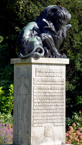 Edam Netherland 10月01日15 Egbert Snijder Memorial Edamはオランダのエドム市にある戦争記念碑です この記念碑は オランダの抵抗 特にKnokploeg水の国を記念しています — ストック写真