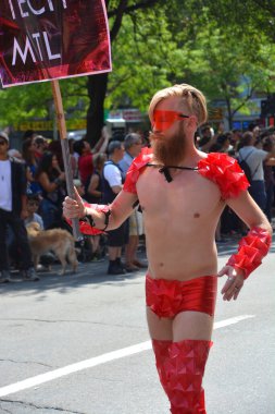MONTREAL QUEBEC CANADA 08: 20 20 17: Montreal Onur Kutlamaları Toplum Günü 'ne katılanlar. Bu etkinliğin içermesi, eğitmesi ve eğlendirmesi...