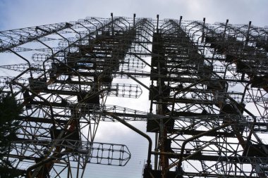 CHERNOBYL UKRAINE 09 03 17: Duga Sovyet anti-balistik füze erken uyarı ağının bir parçası olarak kullanılan bir Sovyet ufuk ötesi radar sistemiydi. Sistem 1976 'dan 1989' a kadar çalıştı.