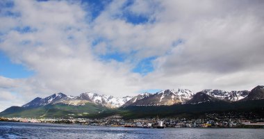 Beagle Channel Patagonia, Arjantin 'in güneyinde Arjantin-Şili-Grande de de Tierra del Fuego, güneyinde Hoste, Navarino ve Picton ve Nueva adaları arasında kurulmuştur..