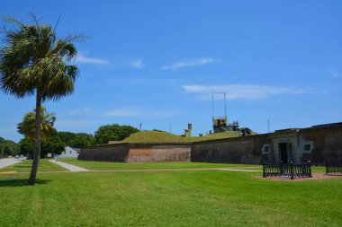 Charleston Sc Usa 24 Haziran 2016: Fort Moultrie, Sullivan 's Island' da bulunan ve adını General William Moultrie 'den alan Charleston şehrini korumak için inşa edilen bir kaledir..