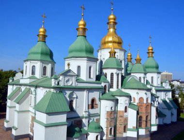 KIEV UKRAINE 09 04 04 17: Kiev 'deki Aziz Sophia Katedrali, Kievan Rus mimarisinin bir anıtıdır. Katedral, şehrin en bilinen simgelerinden biri ve Ukrayna 'nın ilk miras yeri..