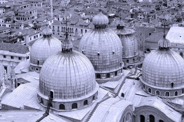 Venedik, İtalya - 19 Haziran 2011: Kubbe manzarası, Venedik San Marco Bazilikası Aziz Mark Patriksel Katedrali Venedik Katolik Başpiskoposluğu 'nun katedral kilisesidir.