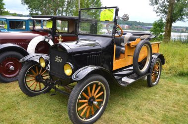 Granby QUEBEC CANADA 29 Temmuz 2013: Eski tarihi otomobil fuarı