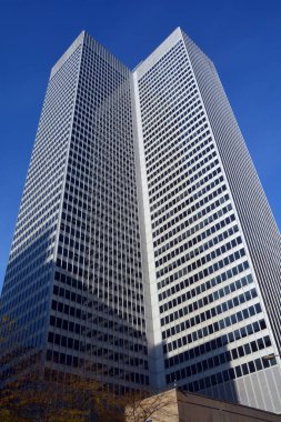 MONTREAL QUEBEC CANADA 11 22 2016: Place ville Marie 'nin binası .1 Place Ville Marie 47 katlı, haçlı ofis kulesi 1962' de Uluslararası stilde inşa edildi.