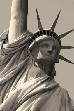 NEW YORK ABD 27 Ekim 2013: New York, New York 'ta Özgürlük Heykeli, 27 Ekim 2013. Özgürlük Anıtı, 1886 'da Fransa halkından Birleşik Devletler' e bir hediyeydi..