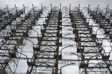 CHERNOBYL UKRAINE 09 03 17: Duga Sovyet anti-balistik füze erken uyarı ağının bir parçası olarak kullanılan bir Sovyet ufuk ötesi radar sistemiydi. Sistem 1976 'dan 1989' a kadar çalıştı.