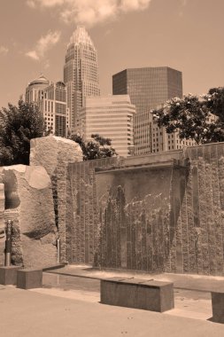 Charlotte North Carolina 22 Haziran 2916: Bank of America Corporate Center binası ve Charlotte şehir merkezi Kuzey Carolina eyaletinin en büyük şehridir. Mecklenburg ilçesinin merkezidir.