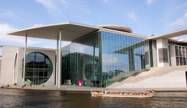 Abu Dabi şehrinin modern mimarisi