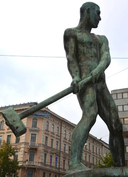 Helsinki Finland Three Smiths Statue Sculpture Felix Nylund Three Smiths —  Fotos de Stock