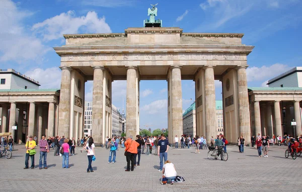 德国柏林05年22月10日 勃兰登堡门 Brandenburg Gate 是一座18世纪柏林新古典主义纪念碑 是根据普鲁士国王腓特烈 威廉一世的命令建造的 德国最著名的地标之一 — 图库照片