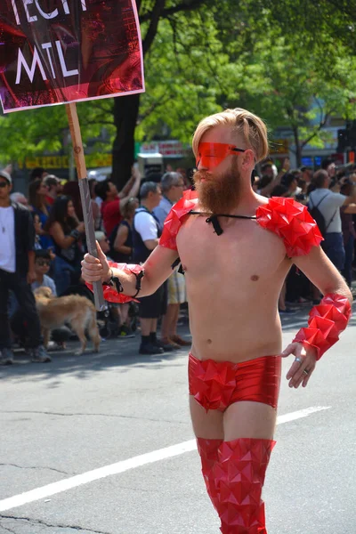 MONTREAL QUEBEC CANADA 08: 20 20 17: Montreal Onur Kutlamaları Toplum Günü 'ne katılanlar. Bu etkinliğin içermesi, eğitmesi ve eğlendirmesi...