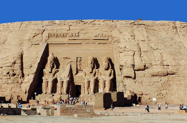 Abu Simbel 2008年11月25日 Abu Simbel寺庙是埃及南部努比亚Abu Simbel两座巨大的岩石寺庙 该建筑群是联合国教科文组织世界遗产 努比亚纪念碑 的一部分 — 图库照片