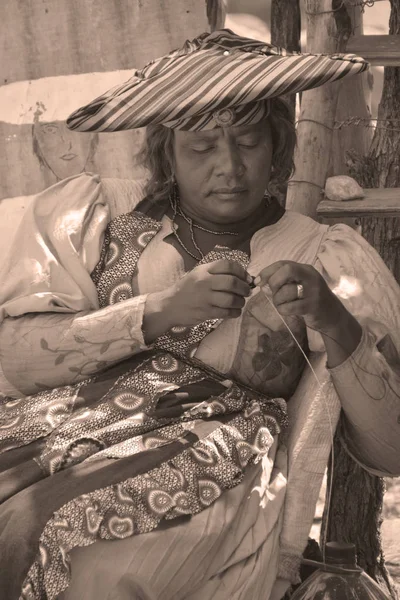 Kaokoland Namibia Octubre Mujer Herero Identificada Vestida Con Ropa Tradicional —  Fotos de Stock