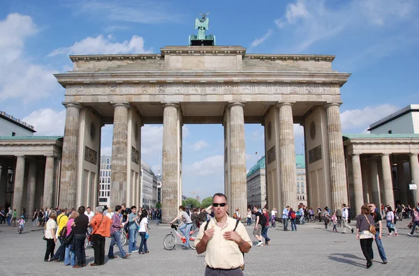 德国柏林05年22月10日 勃兰登堡门 Brandenburg Gate 是一座18世纪柏林新古典主义纪念碑 是根据普鲁士国王腓特烈 威廉一世的命令建造的 德国最著名的地标之一 — 图库照片