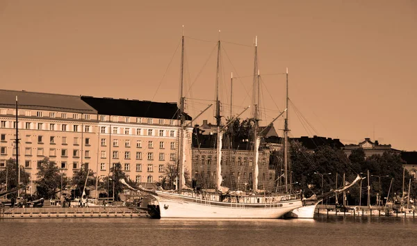 Finlandia Helsinki 2015 Pohjoisranta Znajduje Się Centrum Biegnie Wzdłuż Portu — Zdjęcie stockowe