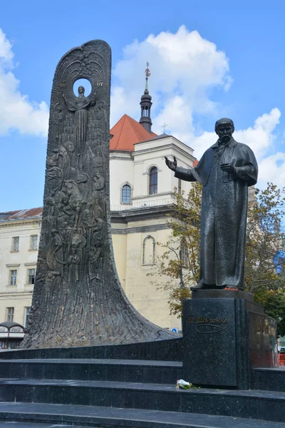 Lviv Ukraine Taras Hryhorovych Shevchenkoの記念碑は ウクライナの詩人 芸術家 公共および政治的人物だけでなく 民俗学者や民族誌学者でした — ストック写真