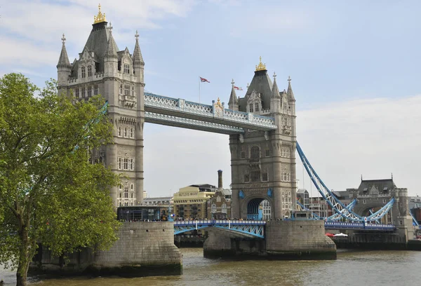 Tower Bridge Londýně Velká Británie Západ Slunce Krásnými Mraky Otevření — Stock fotografie