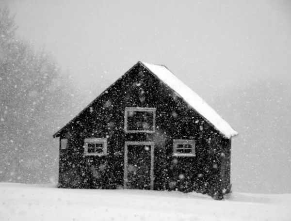 Vintersäsong Med Snö Och Hus — Stockfoto