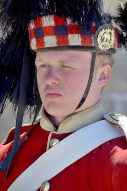 Halifax Nova Scotia 5 Haziran: Kanada 'nın Halifax şehrindeki bir Ulusal Tarih Alanı olan Citadel Hill' de (Fort George) Kanadalı asker. Nova Scotia, Kanada, 5 Haziran 2014