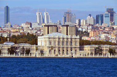 İSTANBUL TURKEY OCT 02: Dolmabahçe Sarayı, 02 Ekim 2013 İstanbul, Türkiye. Dolmabahce Sarayı, Osmanlı İmparatorluğu 'nun 31. Sultanı Abdülmecid I tarafından 1843 ve 1856 yılları arasında inşa edilmiştir..