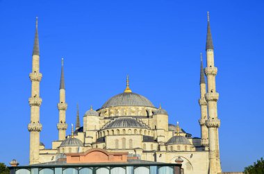 İSTANBUL TURKET Ekim 04: Sultan Ahmed Camii, Ekim 04, 2013, İstanbul, Türkiye. Sultan Ahmed Camii (Mavi Cami) İstanbul 'un en popüler turizm beldeleri üzerine.