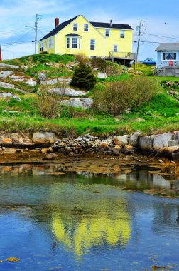 Peggy 's Cove Nova Scotia 6 Haziran: Peggy' s Cove 'daki tipik balıkçı evi 6 Haziran 2014 tarihinde Nova Scotia' da St. Margarets Körfezi 'nin doğu kıyısında yer alan küçük bir kırsal kesim..
