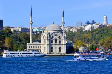İSTANBUL TURKET 3 Ekim 2013 'te İstanbul, Türkiye' de resmen Buyuk Mecidiye Camii (Sultan Abdulmecid 'in Büyük İmparatorluk Camii) kuruldu.
