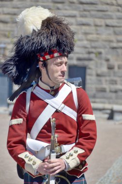 Halifax Nova Scotia 5 Haziran: Kanada 'nın Halifax şehrindeki bir Ulusal Tarih Alanı olan Citadel Hill' de (Fort George) Kanadalı asker. Nova Scotia, Kanada, 5 Haziran 2014