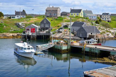 Peggy 's Cove Nova Scotia 6 Haziran: Peggy' s Cove 'daki tipik balıkçı köyü, 6 Haziran 2014 tarihinde Nova Scotia' da St. Margarets Körfezi 'nin doğu kıyısında yer alan küçük bir kırsal bölge..