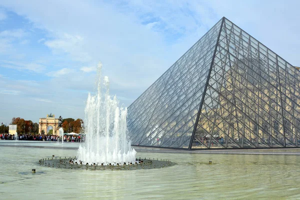 Parijs Frankrijk Oktober 2014 Zicht Omgekeerde Piramide Architect Pei Cobb — Stockfoto