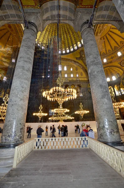 イスタンブール2013年9月30日 トルコのイスタンブールにてハギア ソフィアの内装 ハギア ソフィアは元正教会大聖堂で 後にモスクとなり 現在は博物館となっている — ストック写真