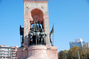 Avrupa kentinde askerlerin anıtı