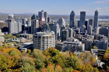 Montreal Canadası 12 Ekim 2010 'da Montreal şehir merkezinin kuş bakışı görüntüsü. Montreal, Kanada 'nın Quebec eyaletinde yer alan bir şehirdir..